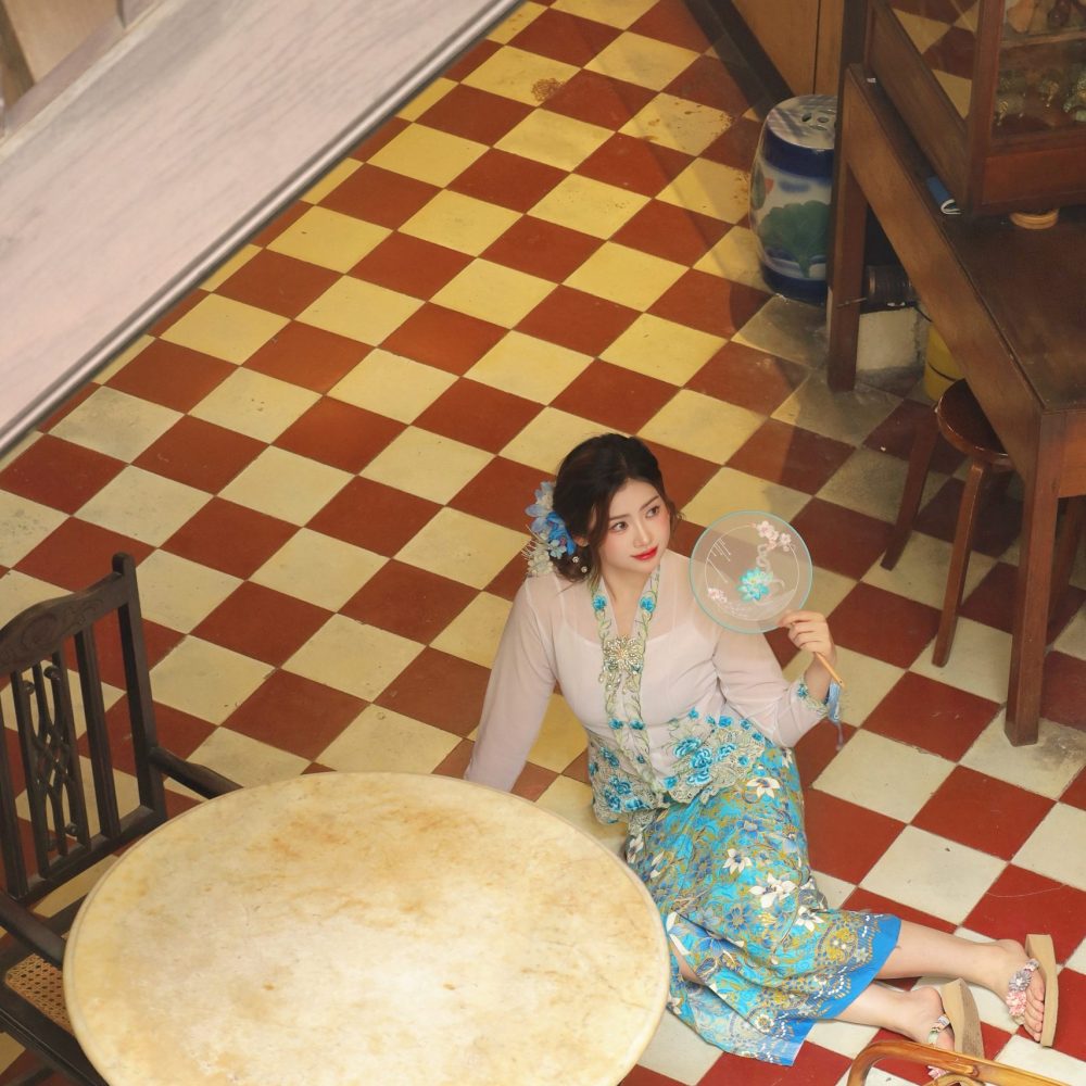 {"ARInfo":{"IsUseAR":false},"Version":"1.0.0","MakeupInfo":{"IsUseMakeup":false},"FaceliftInfo":{"IsChangeEyeLift":false,"IsChangeFacelift":false,"IsChangePostureLift":false,"IsChangeNose":false,"IsChangeFaceChin":false,"IsChangeMouth":false,"IsChangeThinFace":true},"BeautyInfo":{"SwitchMedicatedAcne":false,"IsAIBeauty":false,"IsBrightEyes":false,"IsSharpen":false,"IsOldBeauty":false,"IsReduceBlackEyes":false},"HandlerInfo":{"AppName":2},"FilterInfo":{"IsUseFilter":false}}